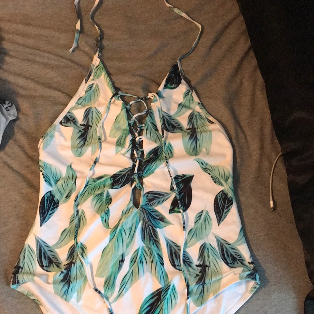 never worn Cupshe swimsuit